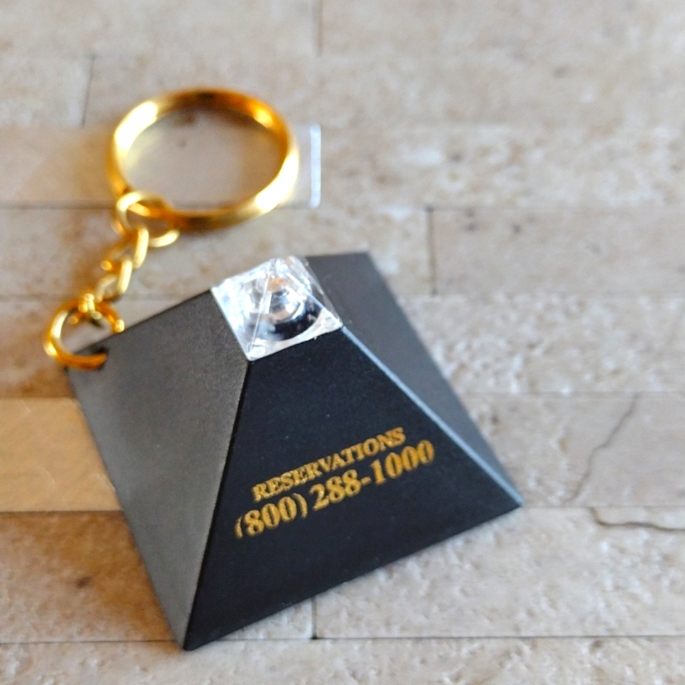 Luxor Las Vegas Light Up Pyramid Keyring Rare - Picture 2 of 6